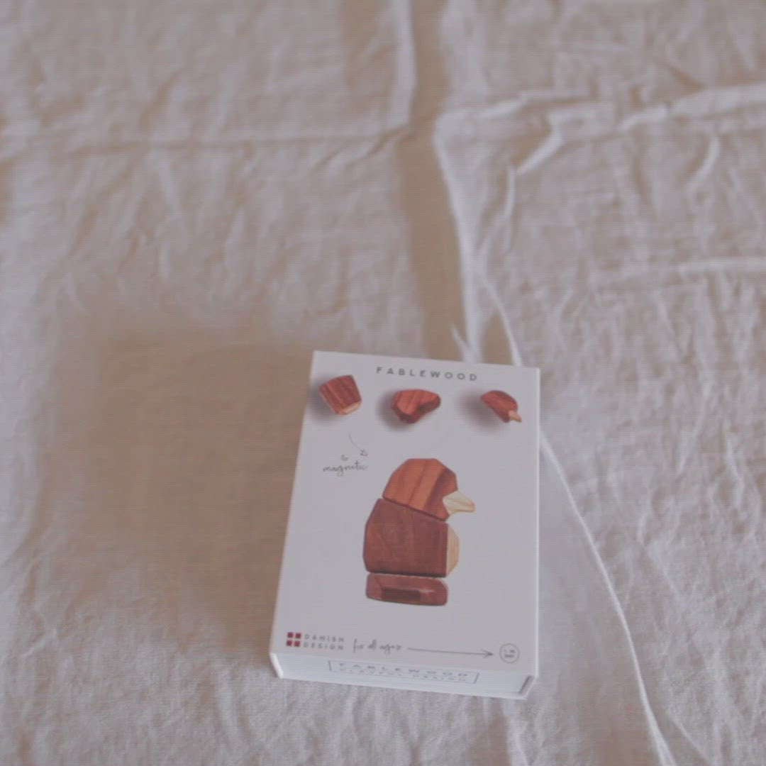 
                  
                    Indlæs og afspil video i galleri-fremviseren, Den Lille Pingvinunge
                  
                